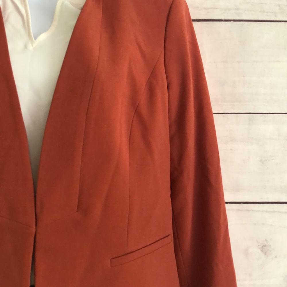 Blazer - Picture 5 of 5